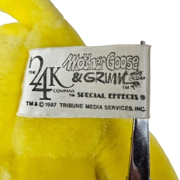 Vintage 1987 Mother Goose & Grimm Yellow Grimmy Dog Stuffed Car Window Cling - Picture 11 of 12